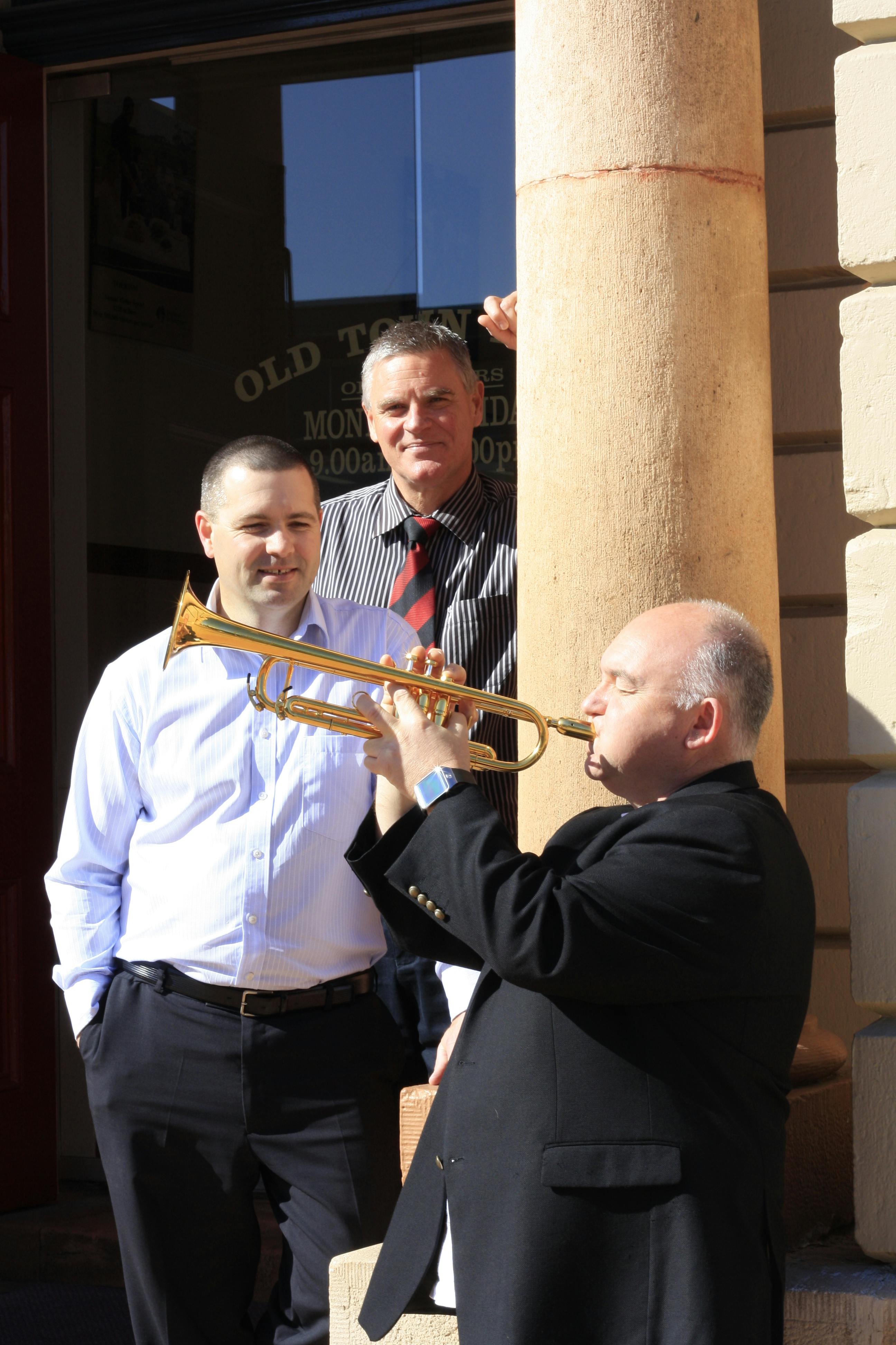 City of Mount Gambier Mayor, Steve Perryman and Chief Executive Officer, Mark McShane with James Morrison at the doors of the Old Town Hall. Photo Credit: The Border Watch