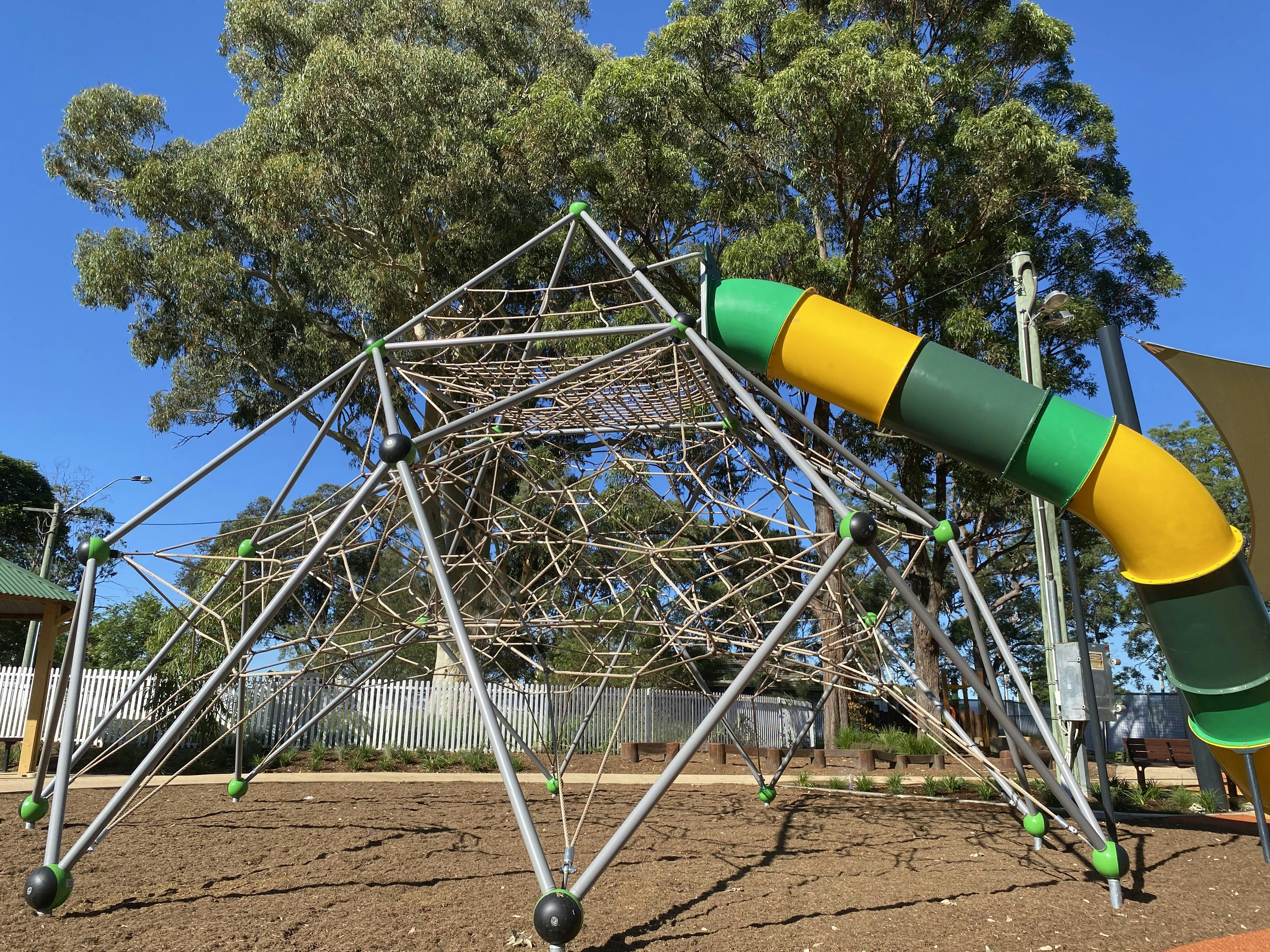 5.4m climbing rope tower with tunnel slide