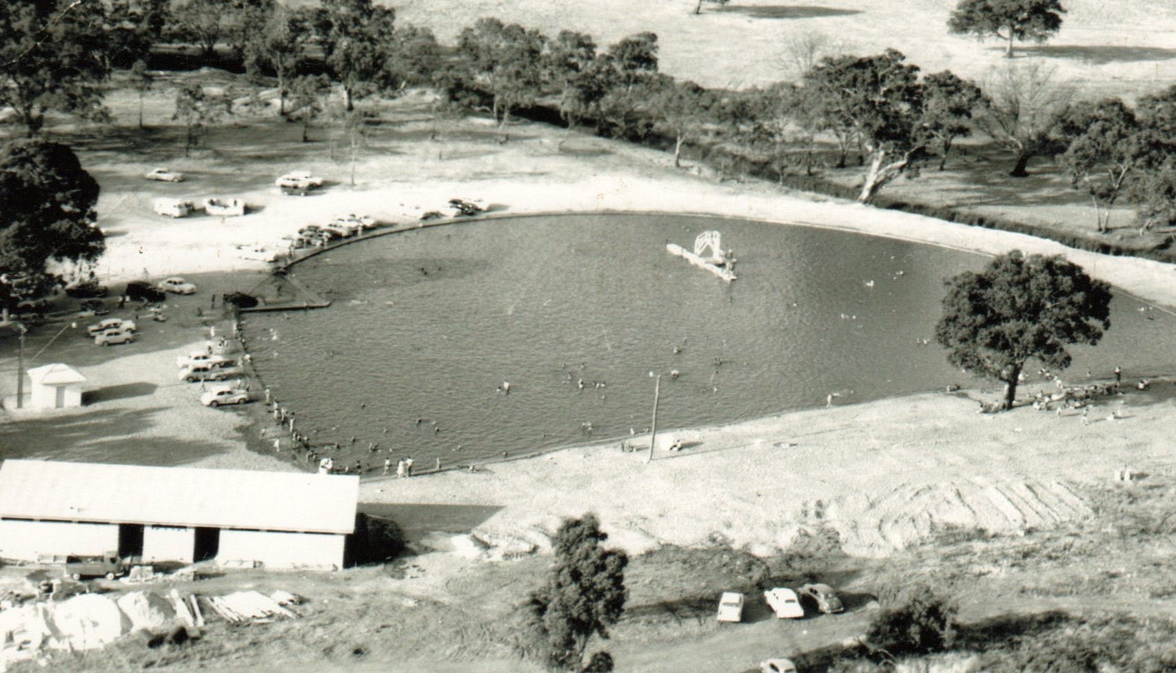 Historical aerial view of the newly-completed Naracoorte Swimming Lake