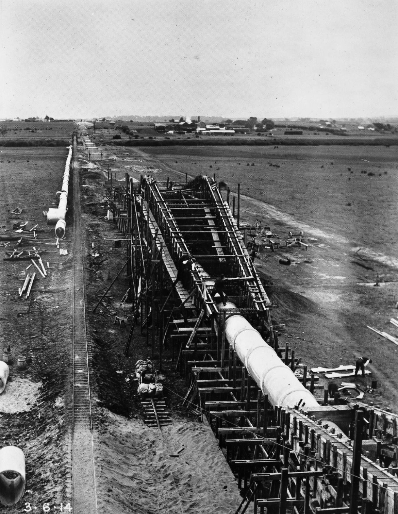 Aqueduct under construction 3 June 1914.bmp