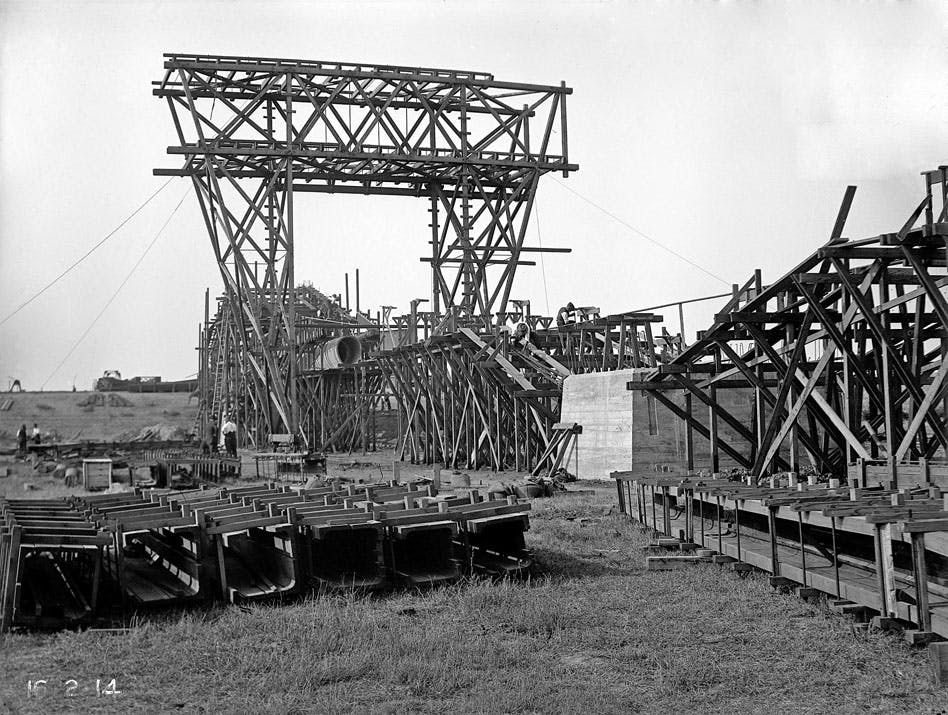 Aqueduct under construction 16 Feb 1914.jpg