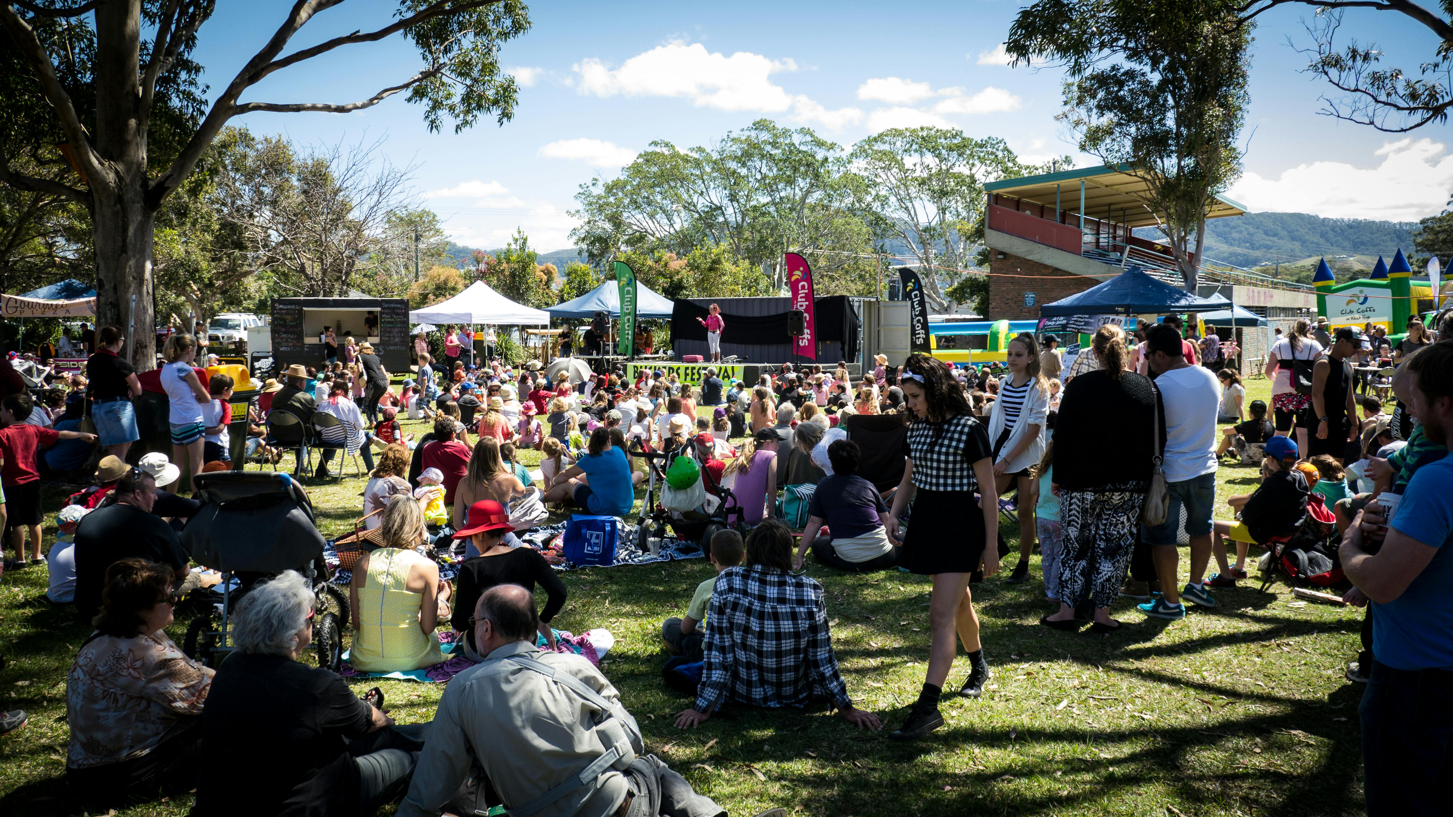 Buskers in Brelsford. Image by Damon Leach.