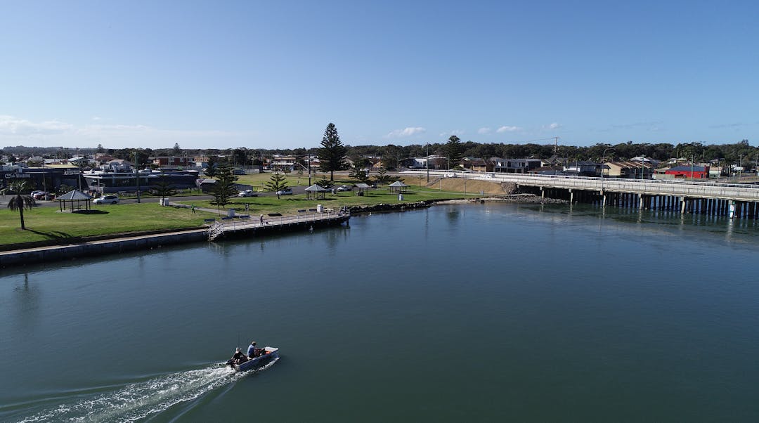 Lake Illlawarra entrance with training walls visible