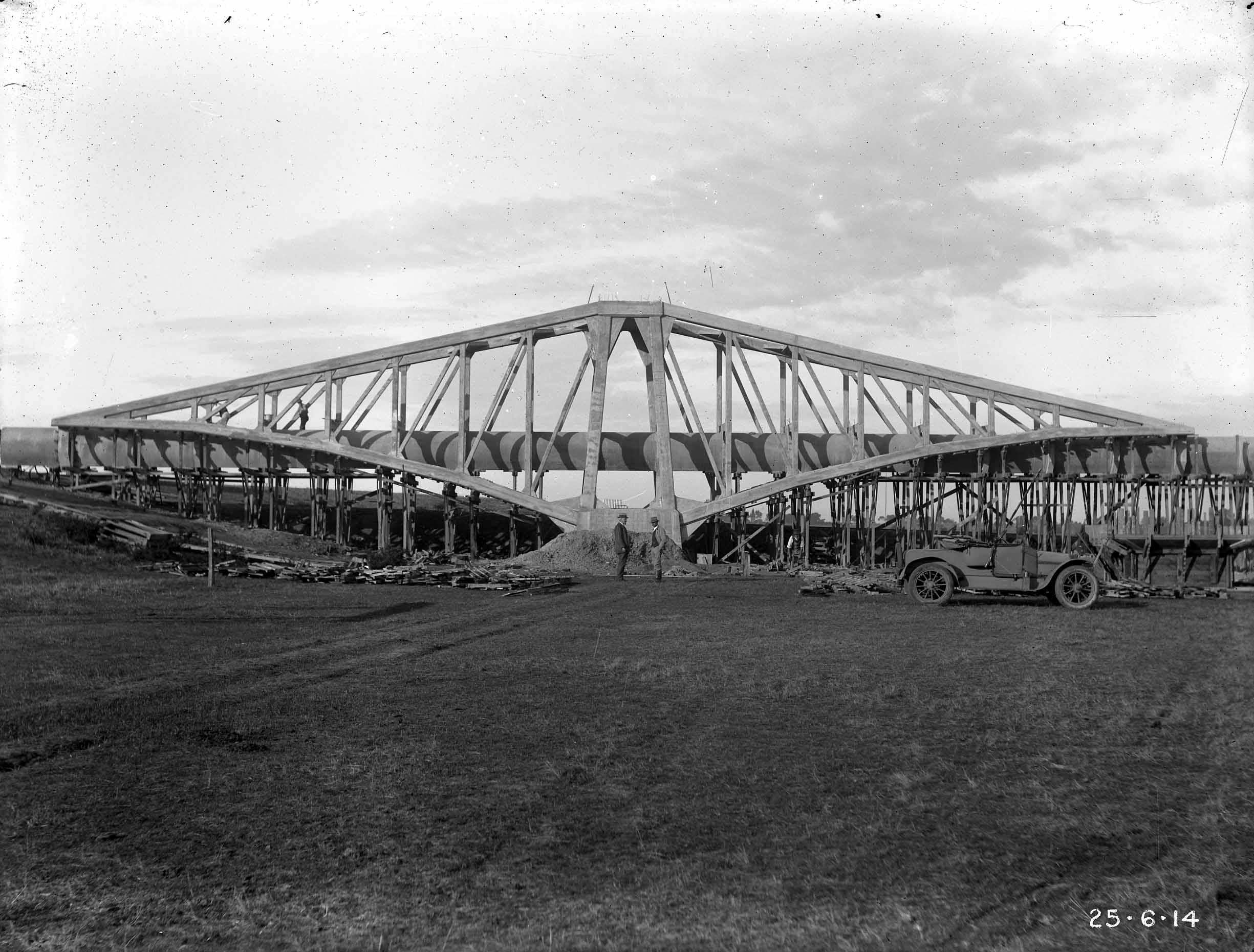 Aqueduct under construction June 1914 -2.jpg