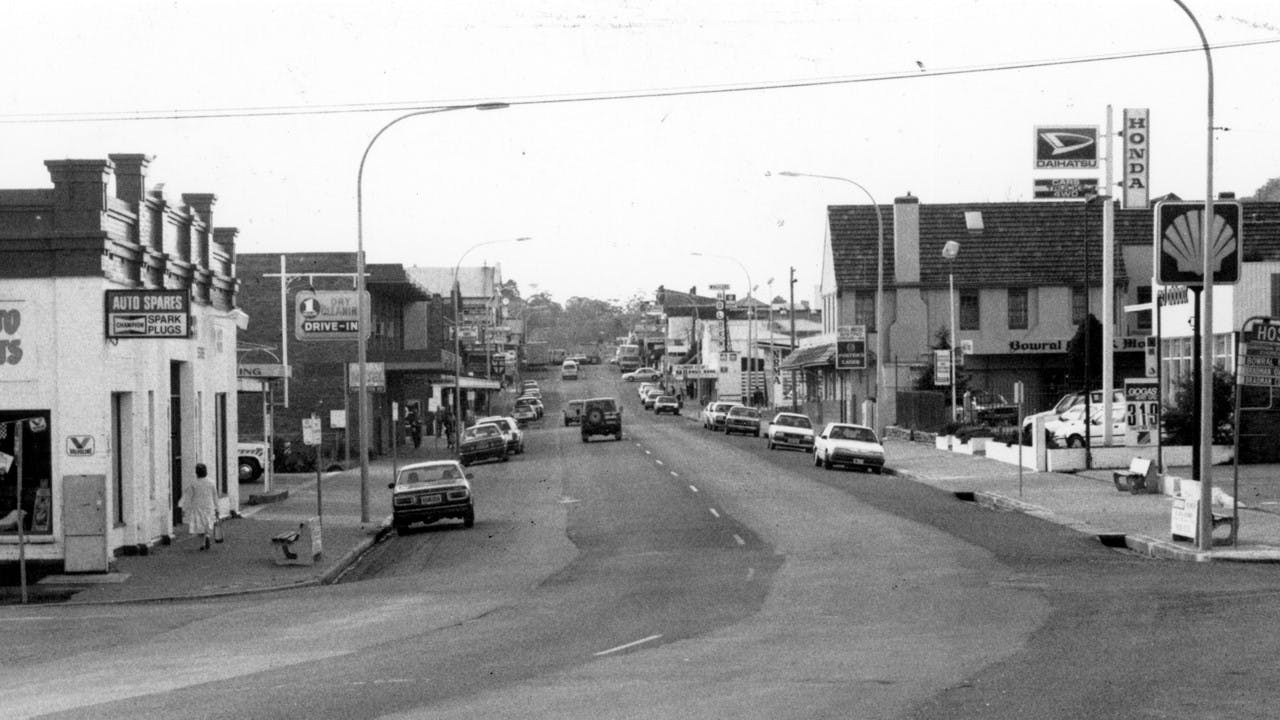 Bong Bong Street from the intersection of Bowral Street (looking North) circa 1988