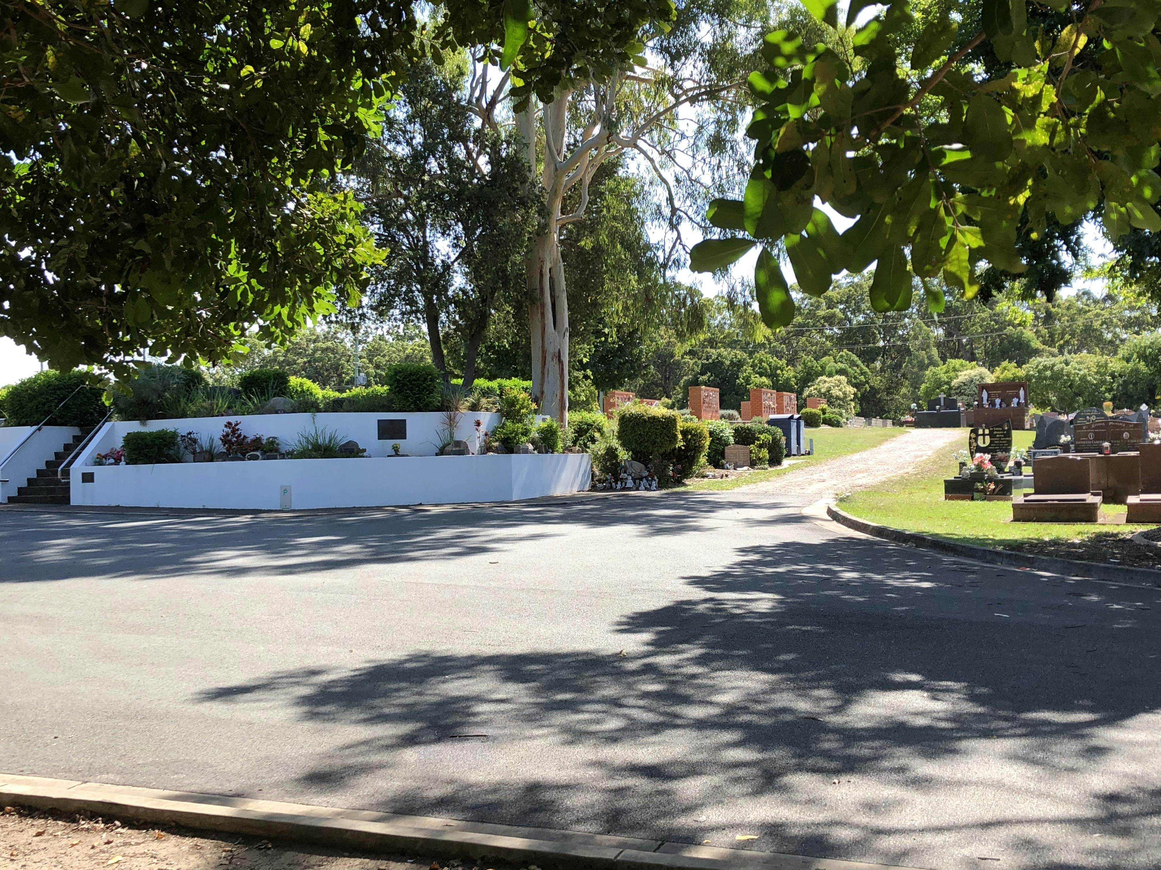 Centre path  towards Columbarium and  Randall walls.JPG