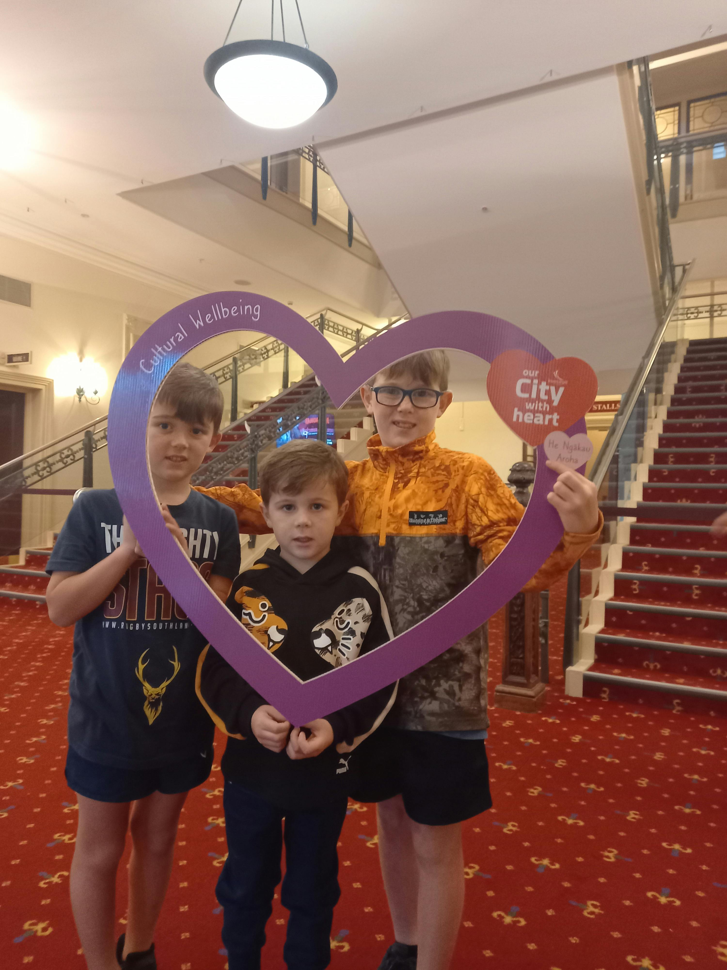 1 June 2023 - Invercargill Heart Photo Booth - Rotary Book Sale