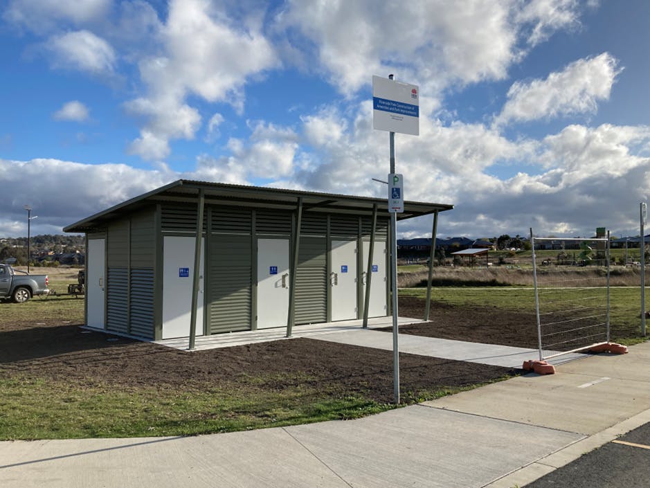 Riverside Park toilets.png