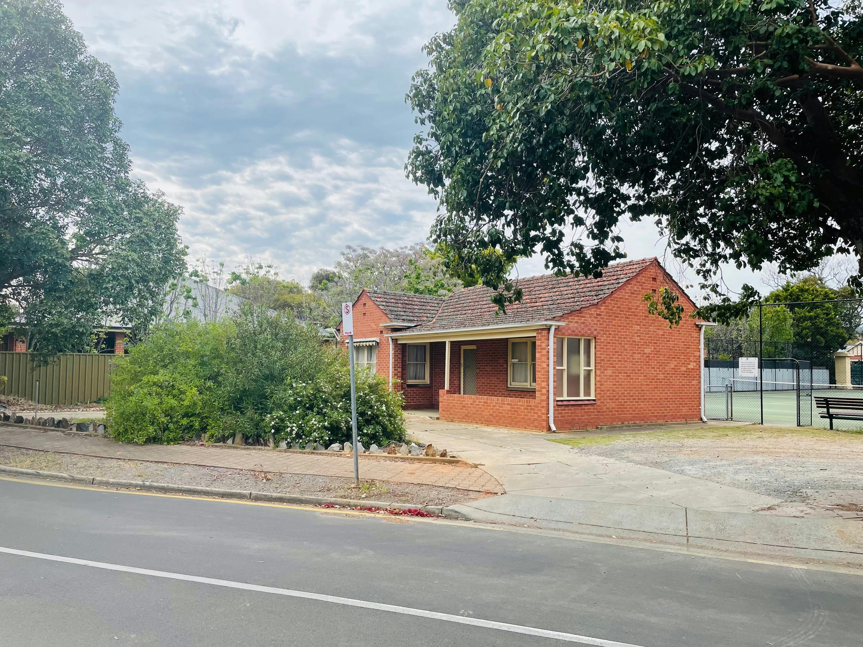 Batchelor Reserve - Harvey Avenue Entrance