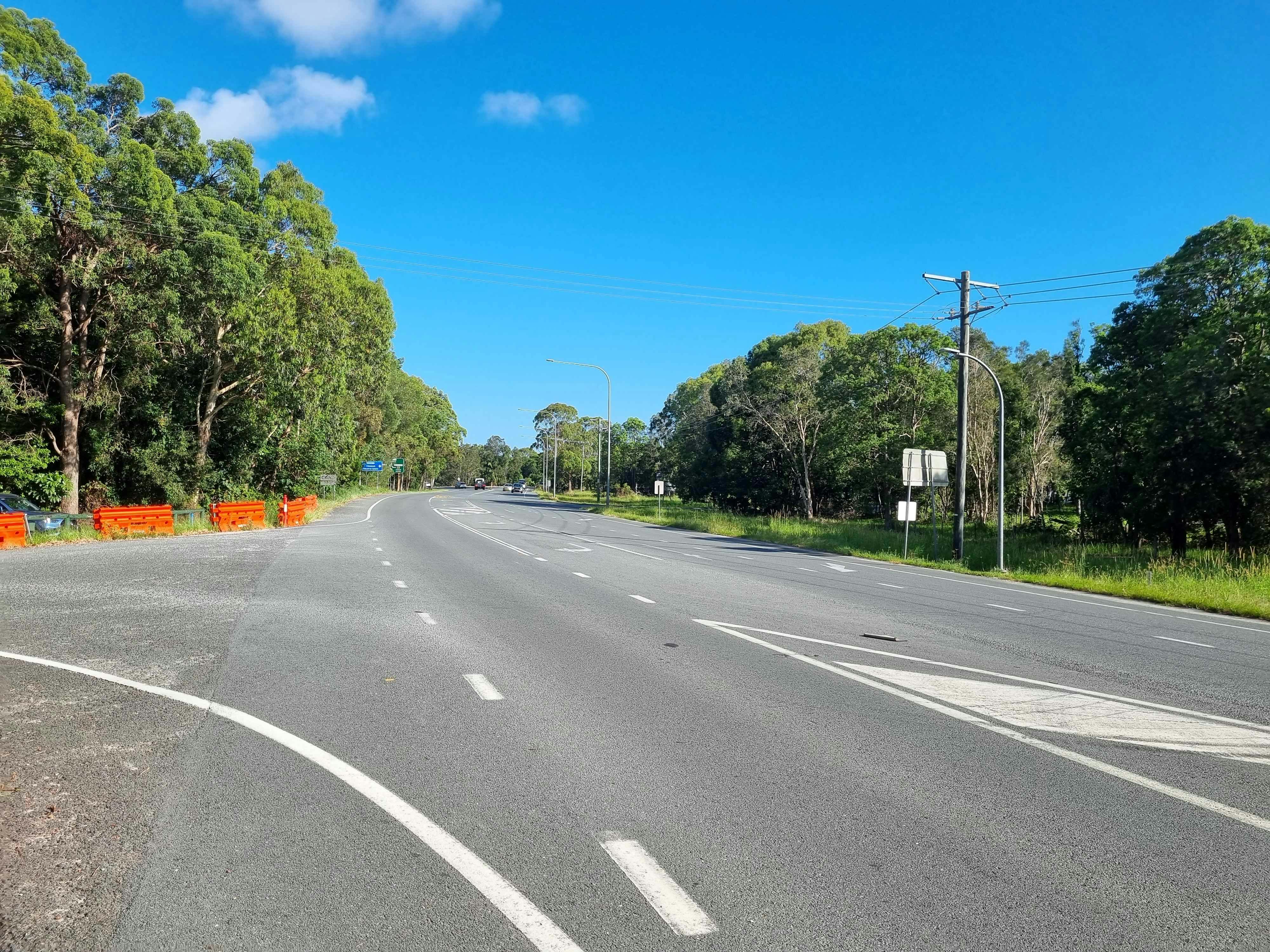 Tweed Coast Road - entrance turn-off to Chinderah Golf Course.jpg