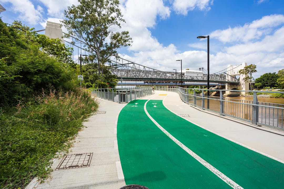 Image of the Indooroopilly Bikeway riverwalk. 