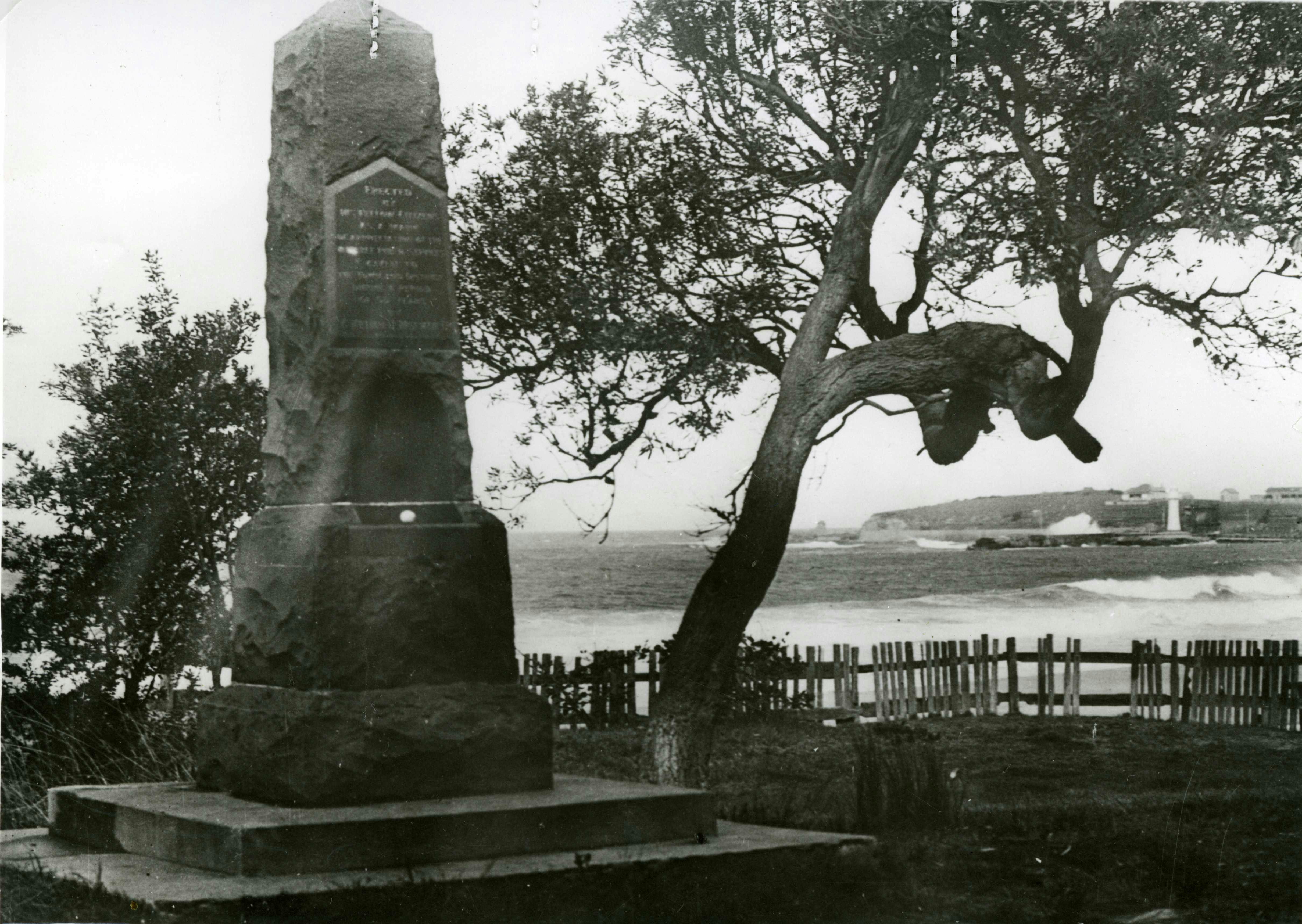Original location of the William Wiseman memorial (Wollongong City Library, Local Studies collection)