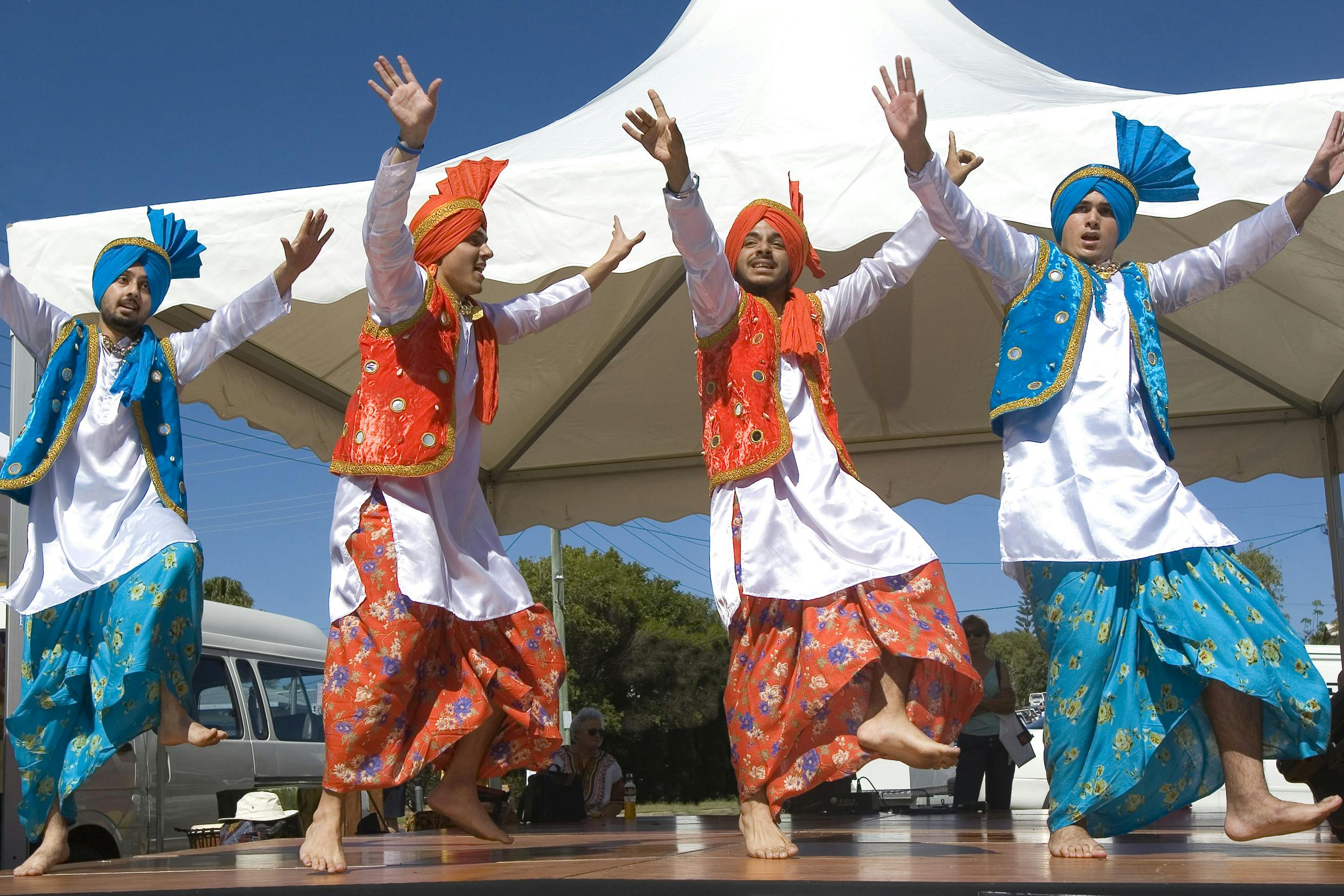 100837 Curry Fest Dancing