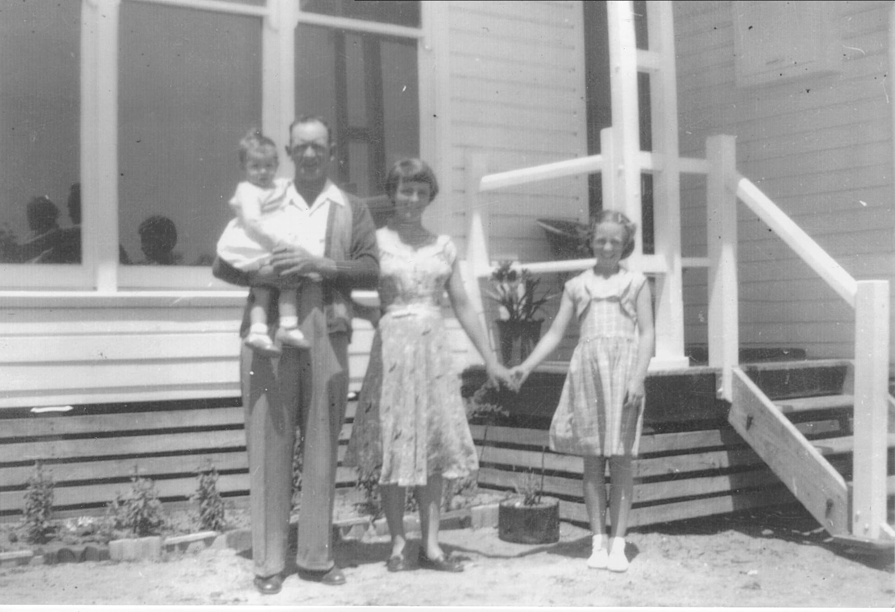 4 Mills Family Home in Munday Way 1950s (M Mills).jpg