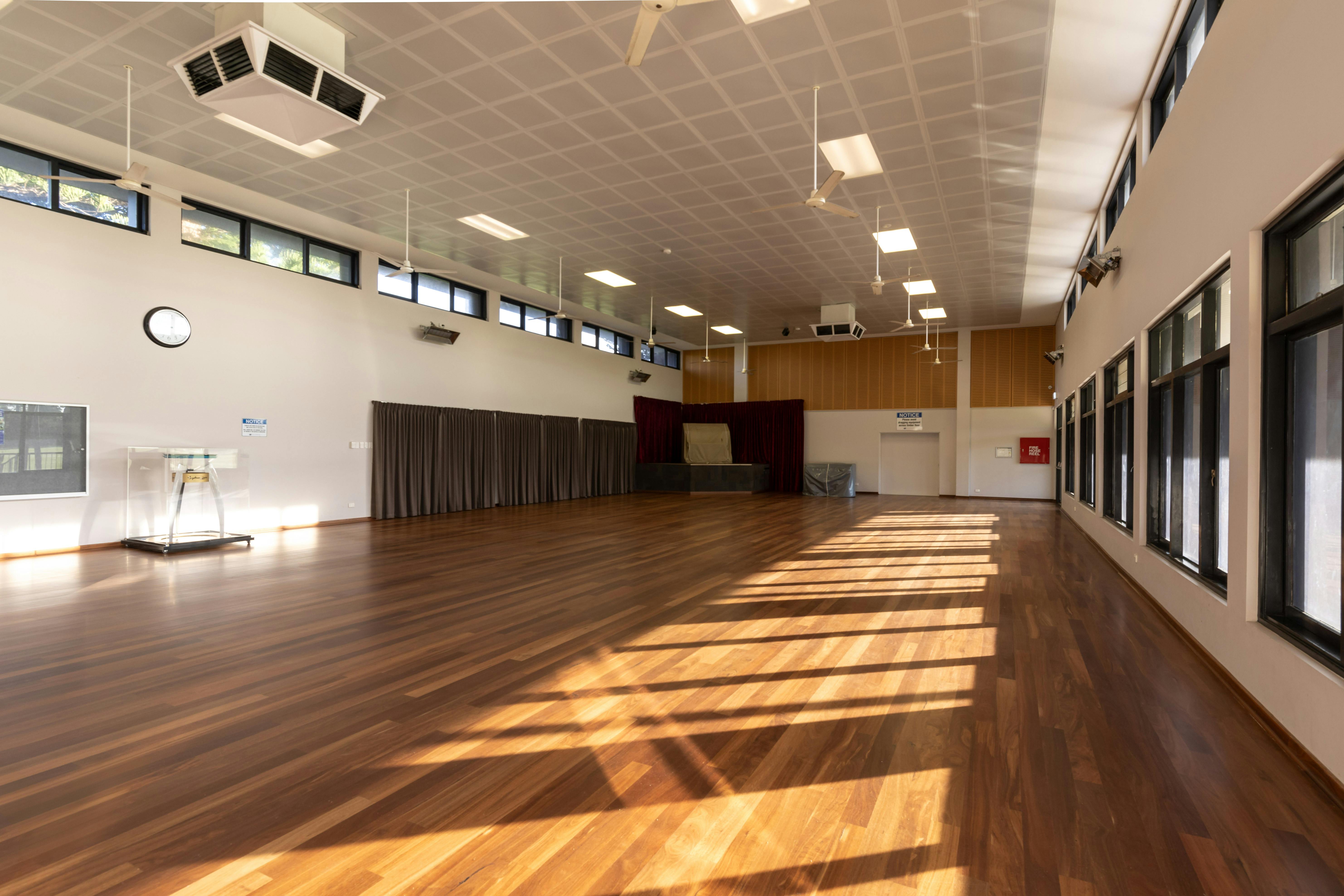 JohnLeckie-1005 - Hall.jpg