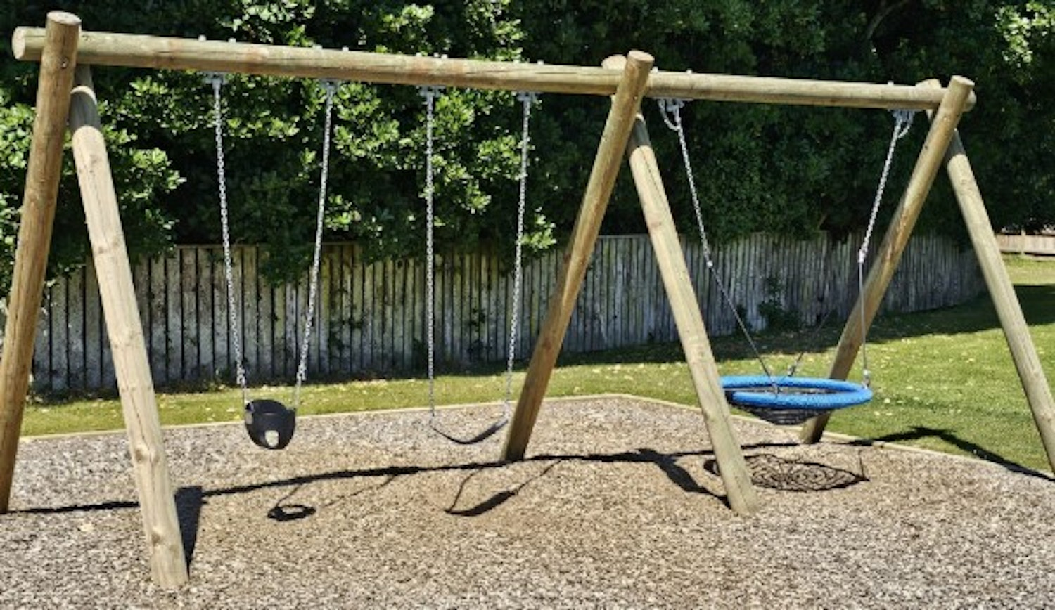 Basket and slat swing 