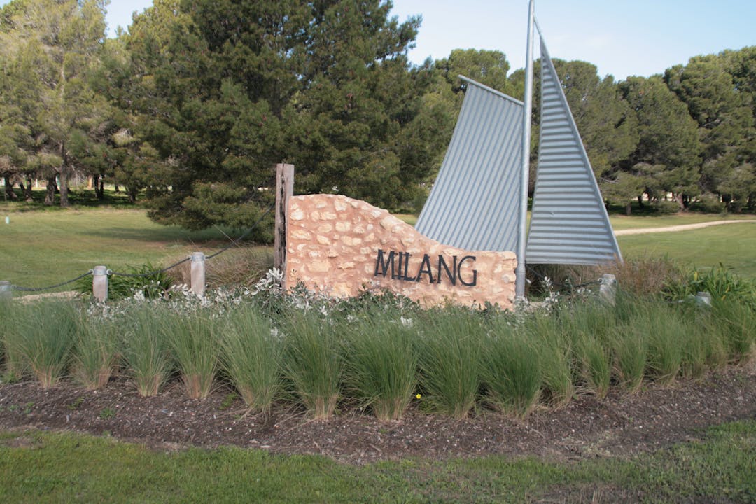 Milang town entry