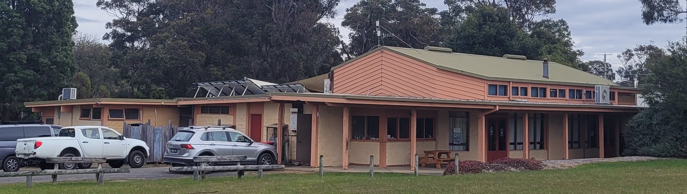 Mallacoota mudbrick - Existing building 24/8/2022