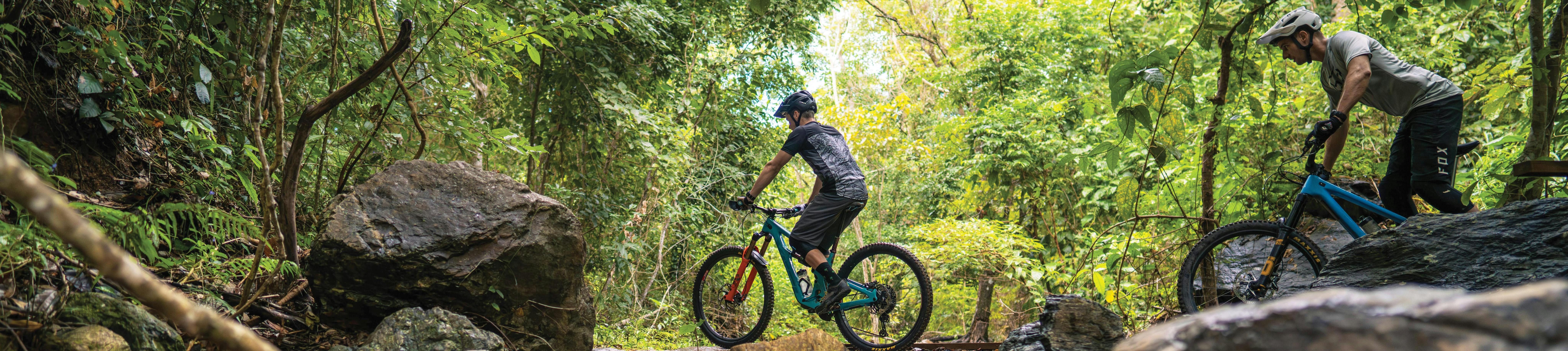 Mountain bikers in Smithfield Conservation Park © Tourism and Events Queensland