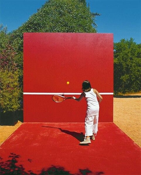 Colourful practice wall which can be used for handball, soccer and racket sports. 