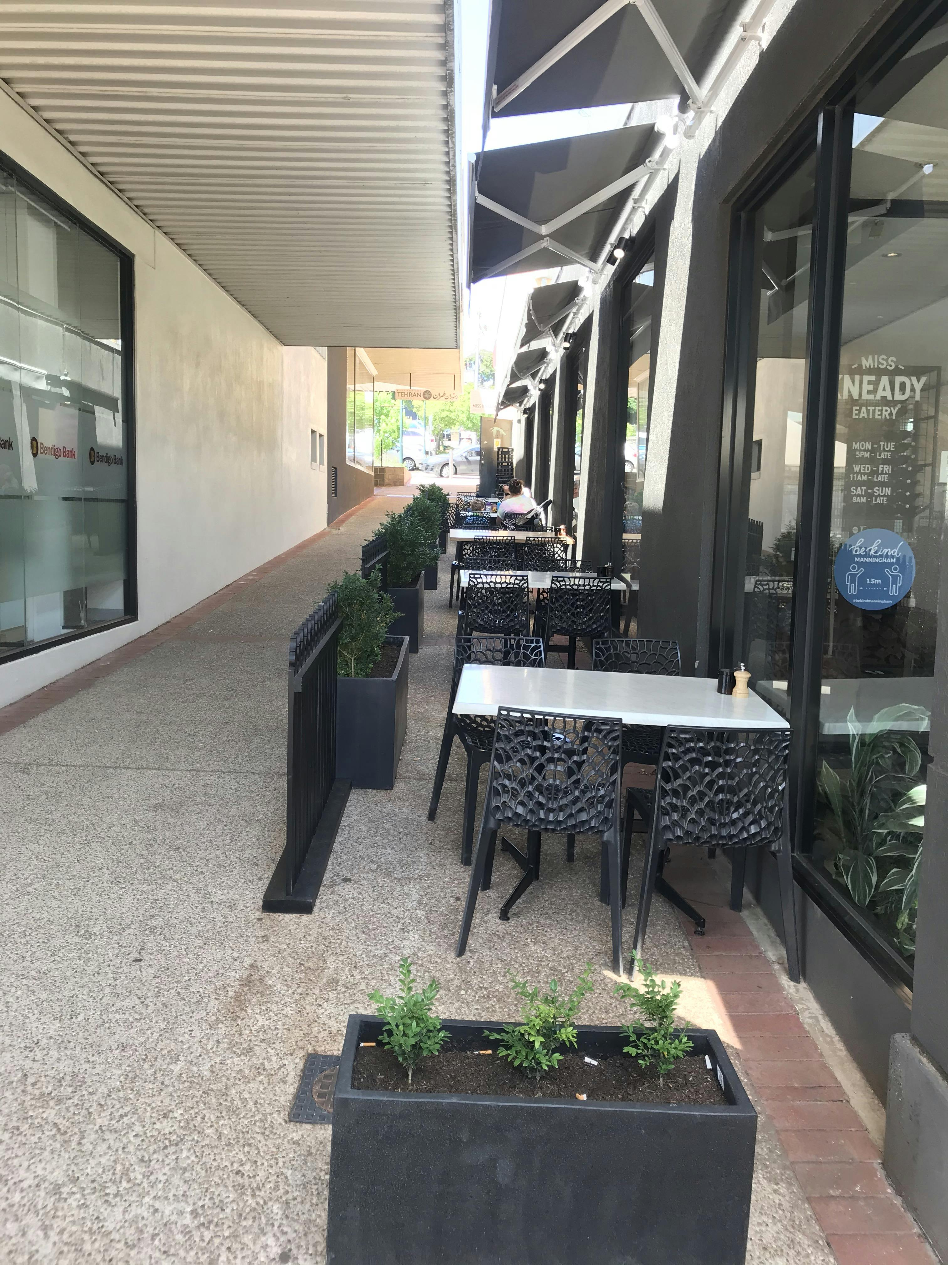 Outdoor dining in a lane way in Templestowe