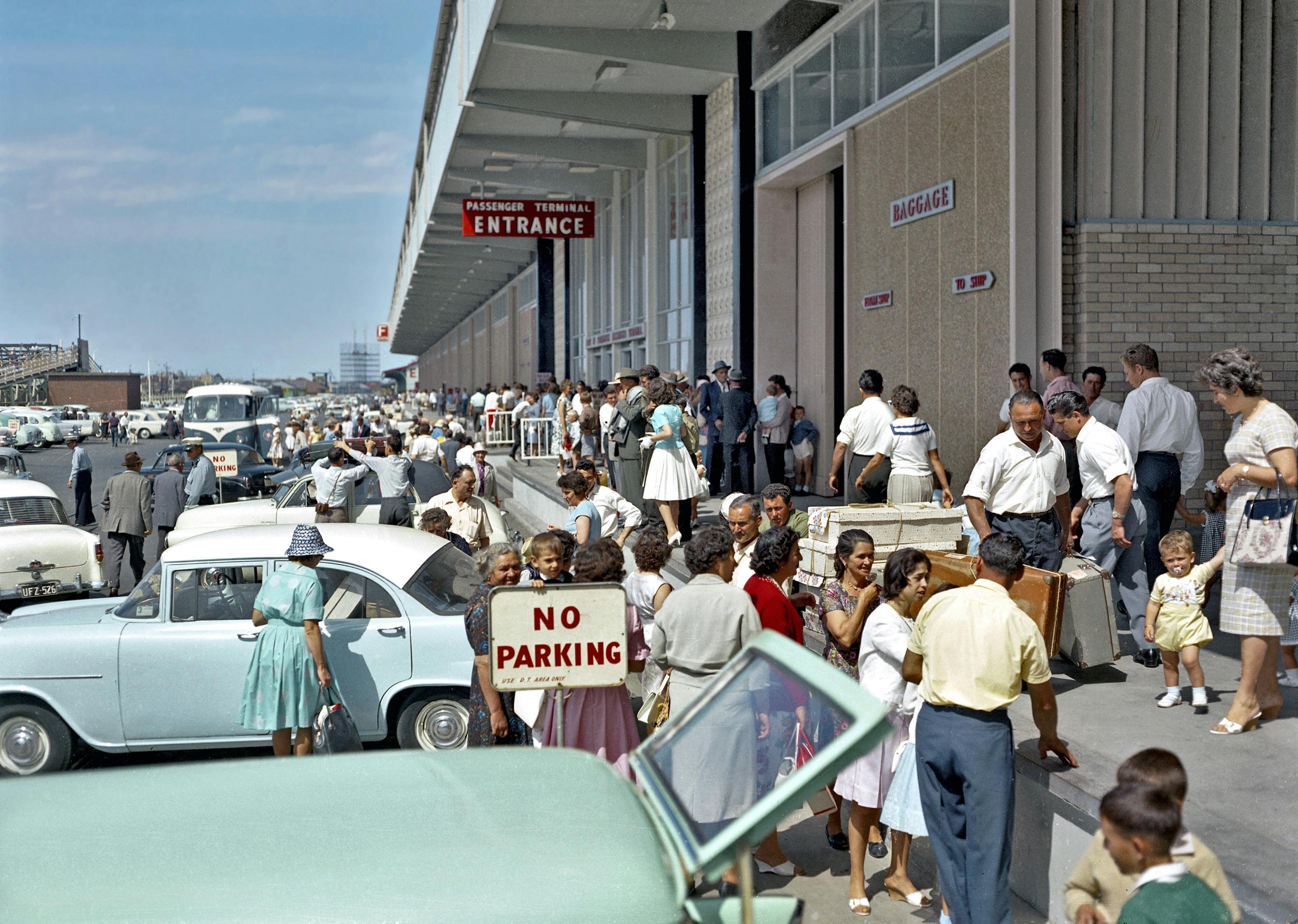 Migrants arrive at Fremantle 1962