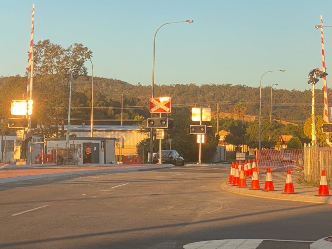 Photo of Abernethy Road level crossing.