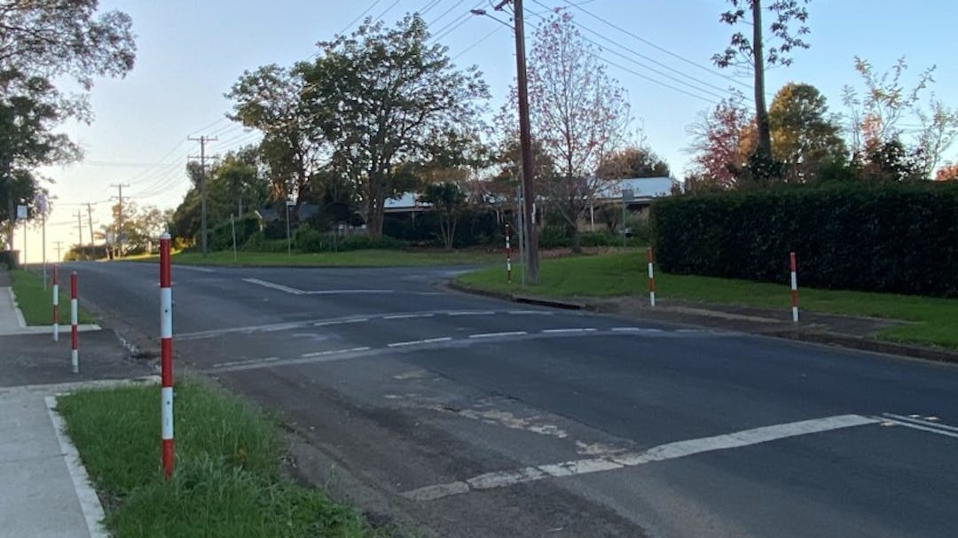 Image of the existing Children's Crossing on Main Road, Cambewarra