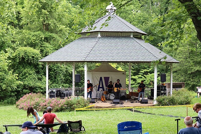 Stage or gazebo for music performances