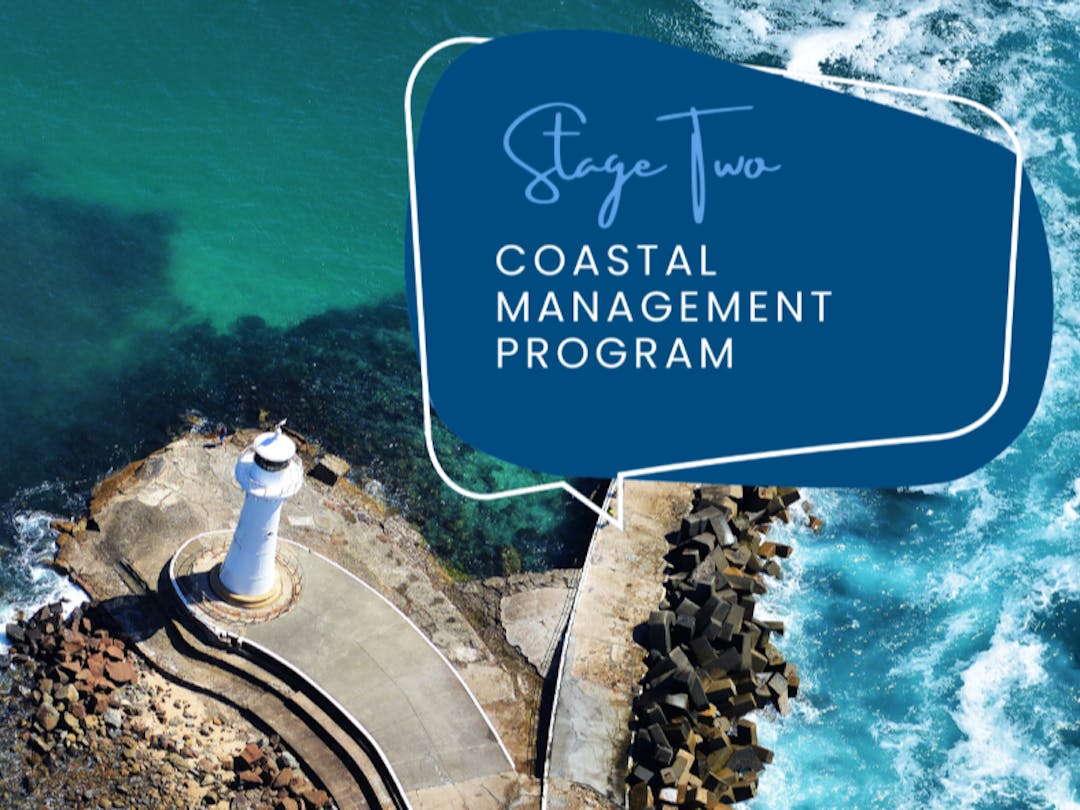 Image shows an aerial view of the old Wollongong lighthouse and breakwater.