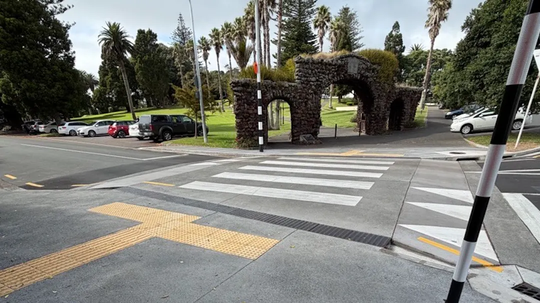 Quadrant Road and Park Gardens Lane Intersection - Raised Pedestrian Crossing