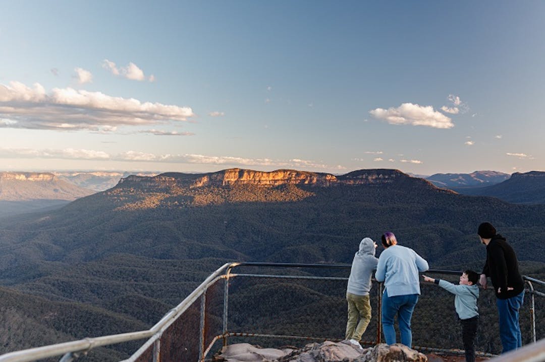 Family visiting a Blue Mountains lookout 