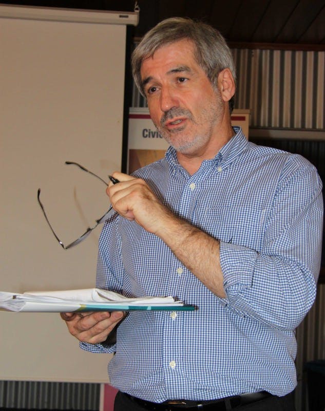 Graham Sansom, from the Australian Centre for Excellence in Local Government, addresses the Murwillumbah community roundtable