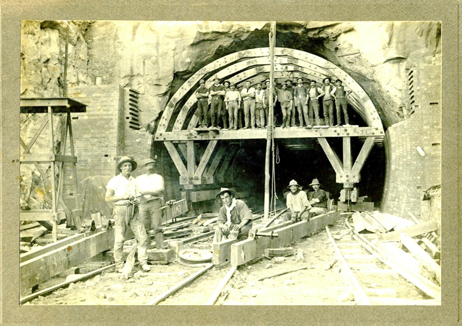 Lapstone Hill Tunnel construction workers.png