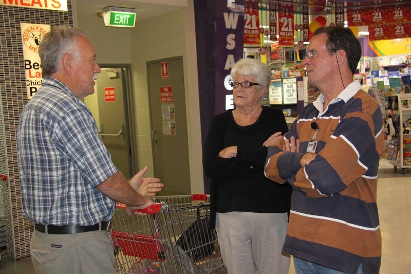 Kiel Vale residents Philip (left) and Katherine O'Neill talk to Mayor of Tweed, Councillor Kevin Skinner, at the Murwillumbah community information stall.