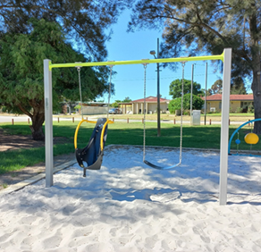 Double swing (guardian/sibling swing and baby/toddler swing)