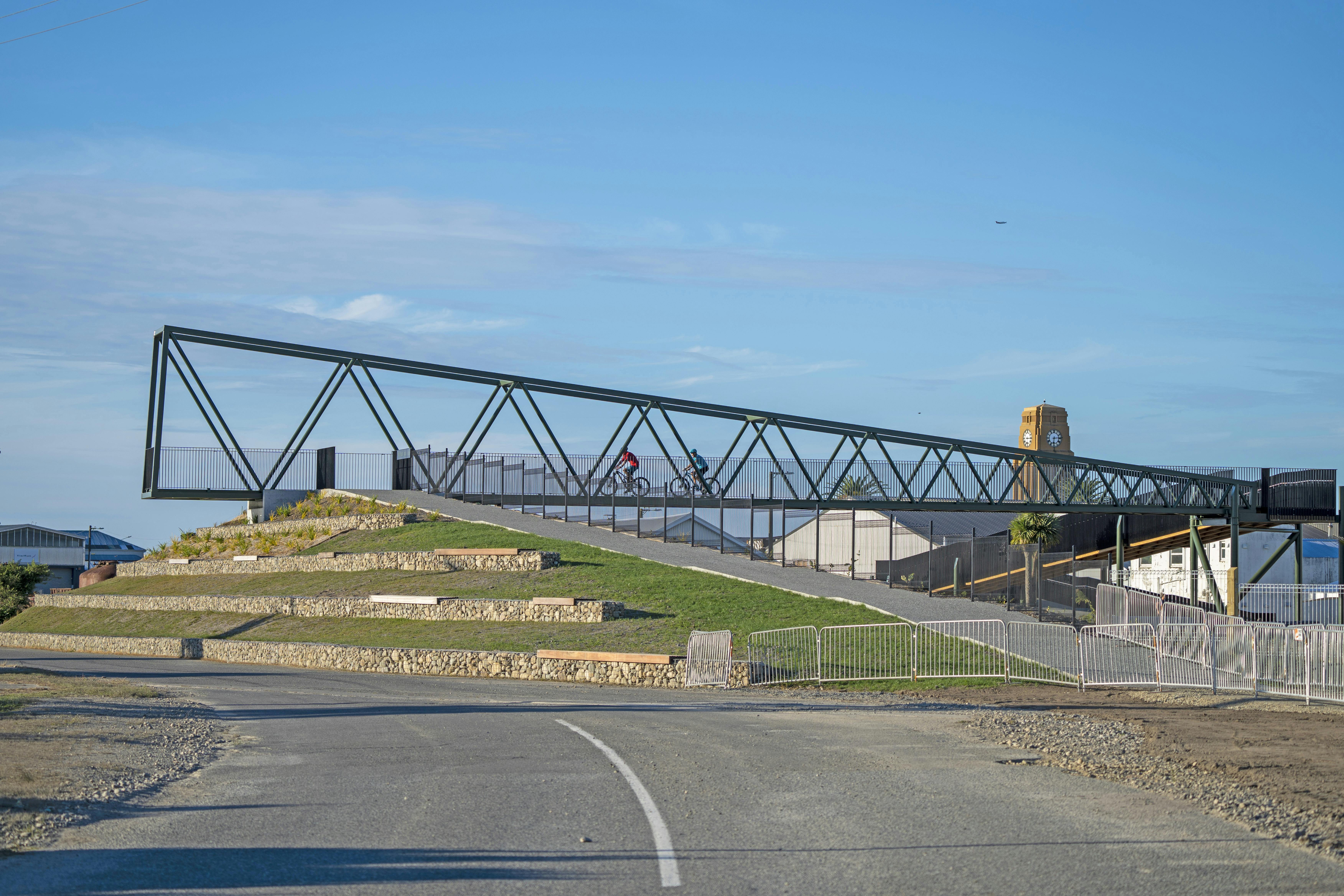 Toki Poutangata Bridge.jpg