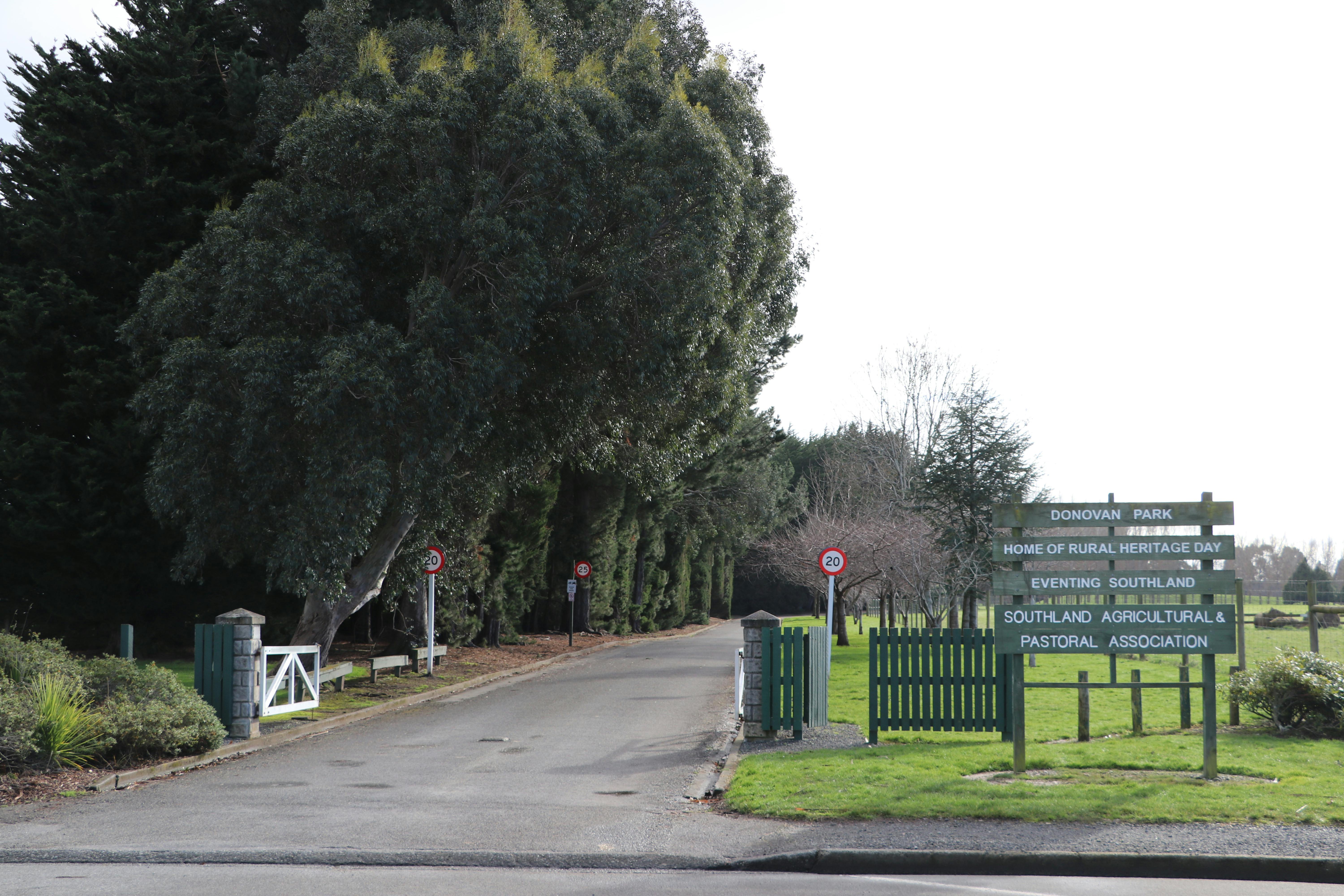 Donovan Park - Bainfield Road entrance (2).JPG