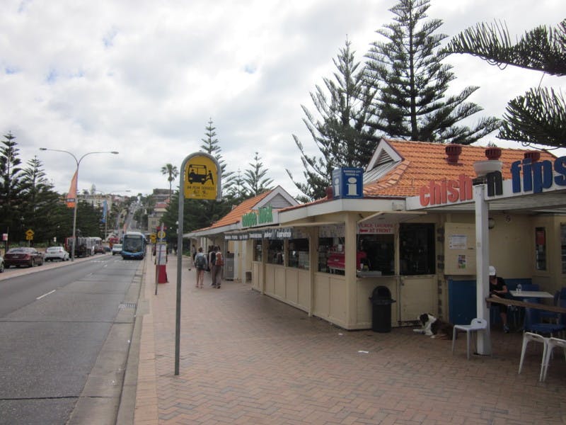 Kiosk and bus shelter