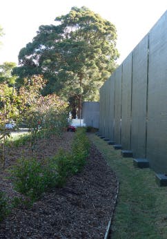 Installation of a noise wall and landscaping along Warringah Freeway in Cammeray as part of the Noise Abatement Program