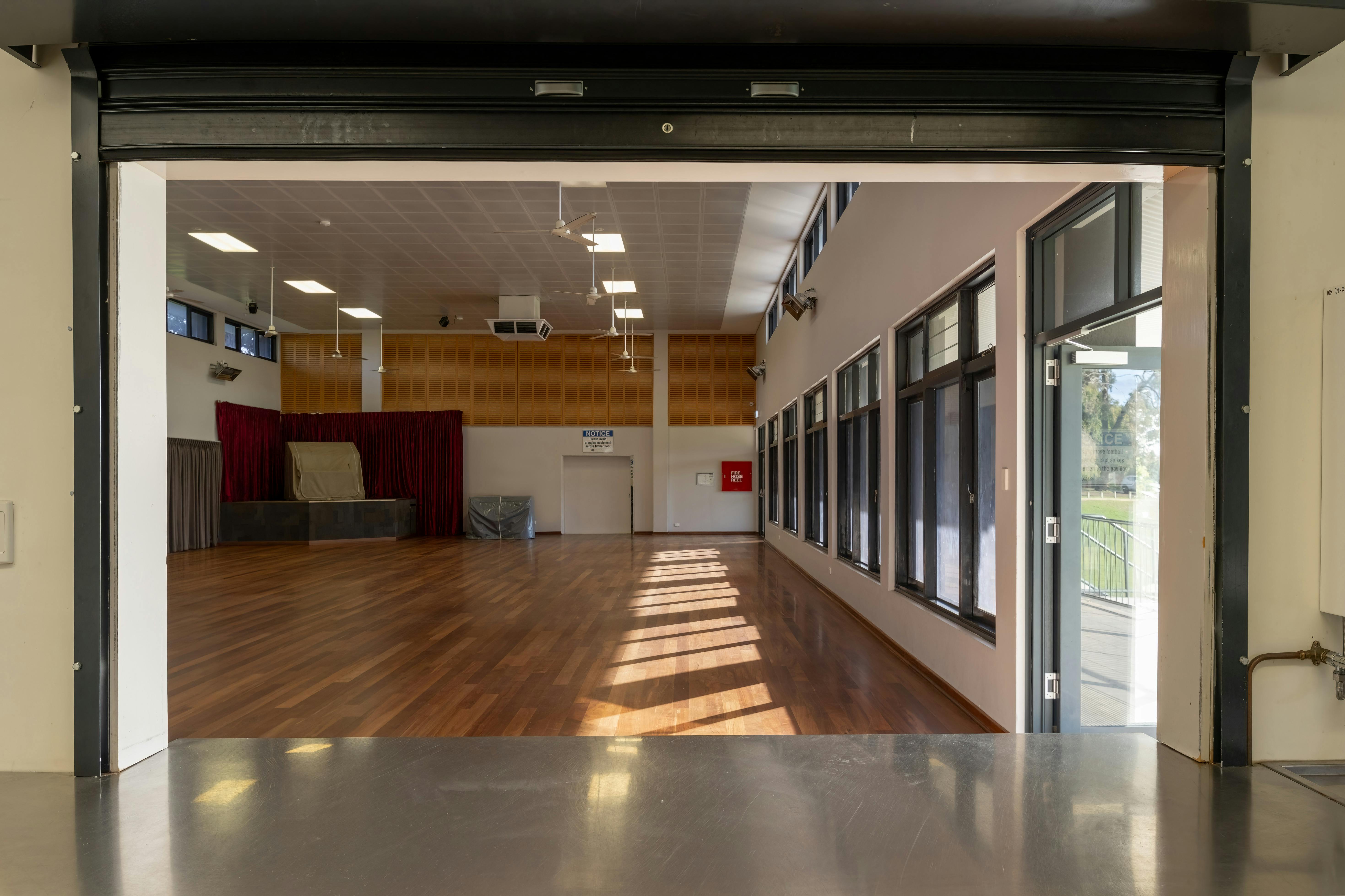 JohnLeckie-1017 - Hall.jpg