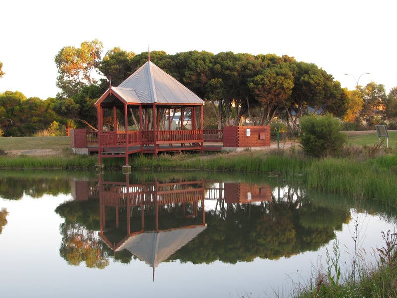 Murray Smith Park Lake at Sunrise - Alexandrina Council Staff Photo