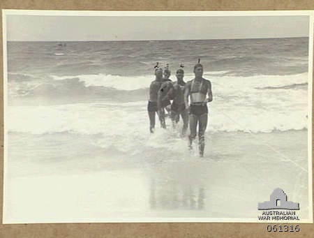 Coolangatta 1943. Bronze medallion exams for soldiers