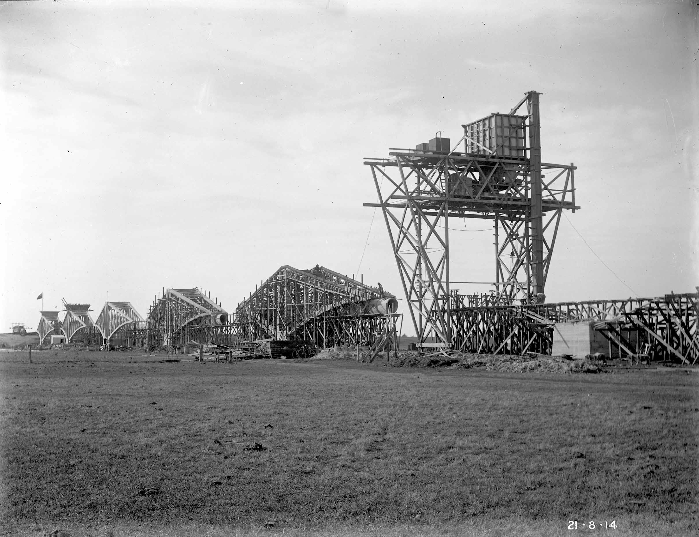 Aqueduct under construction August 1914.jpg