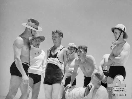 1940 Gaza. Australians teach lifesaving to English soldiers