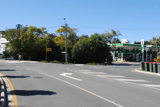Option 8: Give way control on Yulestar Street at Cooksley Street