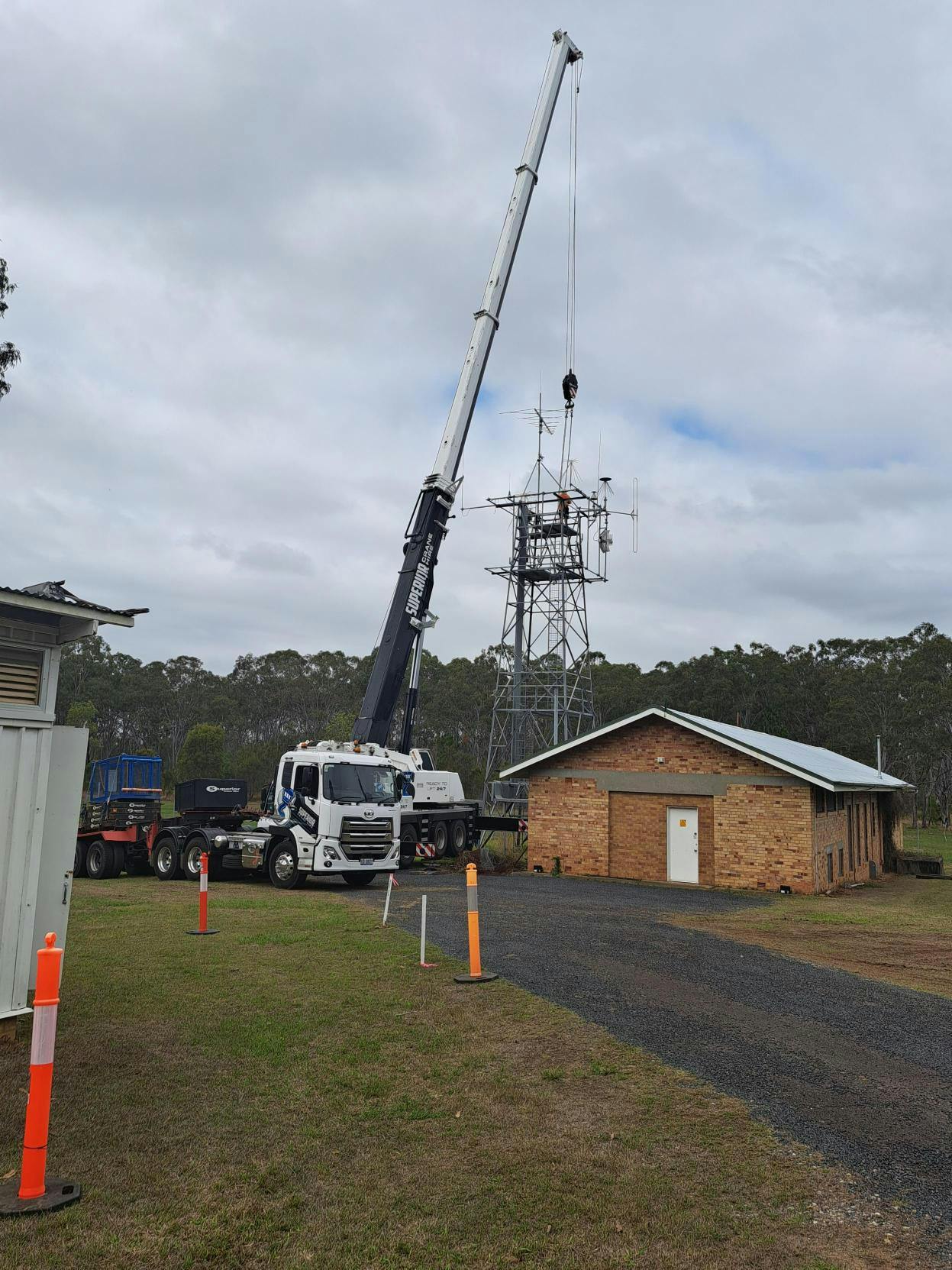 Former WWII Radio Receiving Station minor works - telecommunications tower being removed.png