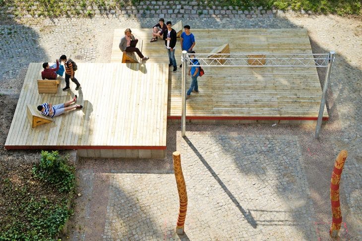 Performance & Chill Out space 