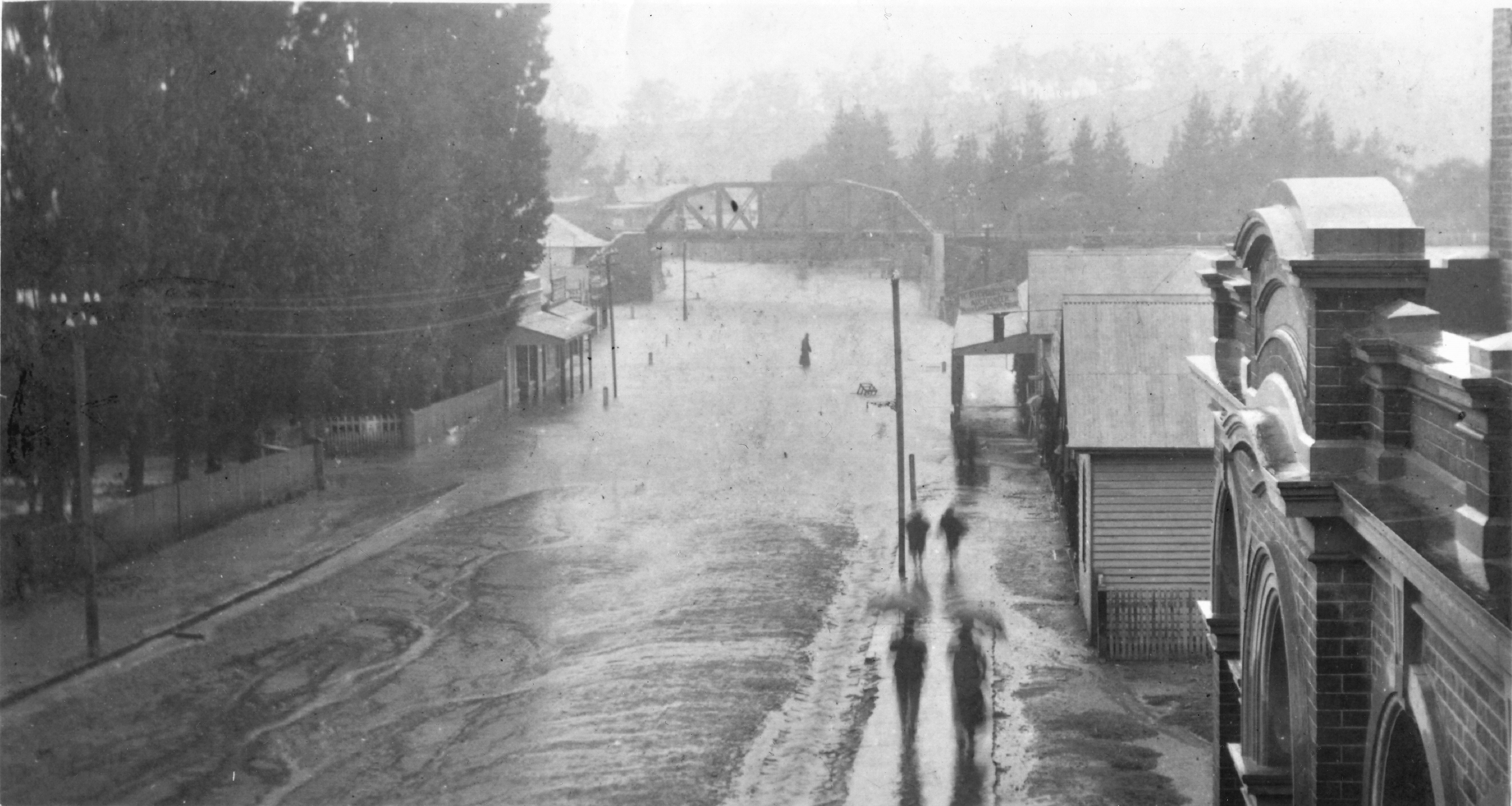 Floods Moss Vale Argyle Street 1906 (2).jpg