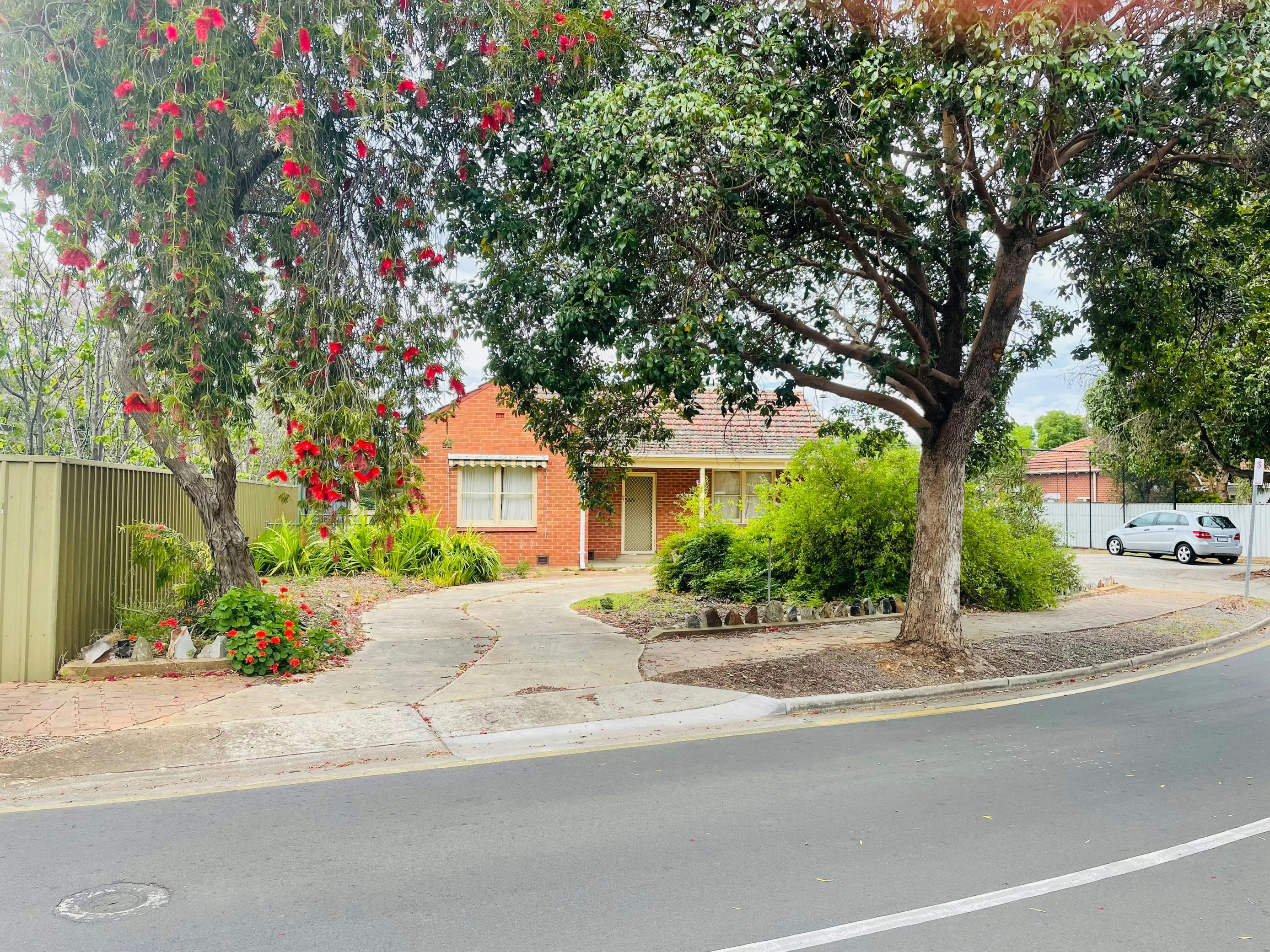 14 Harvey Avenue, Westbourne Park